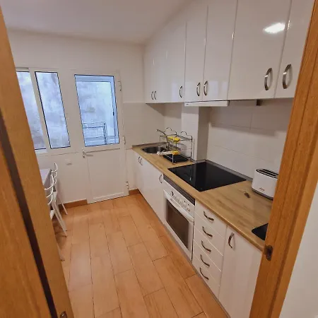 アパート Piso Reformado ポンテベドラ